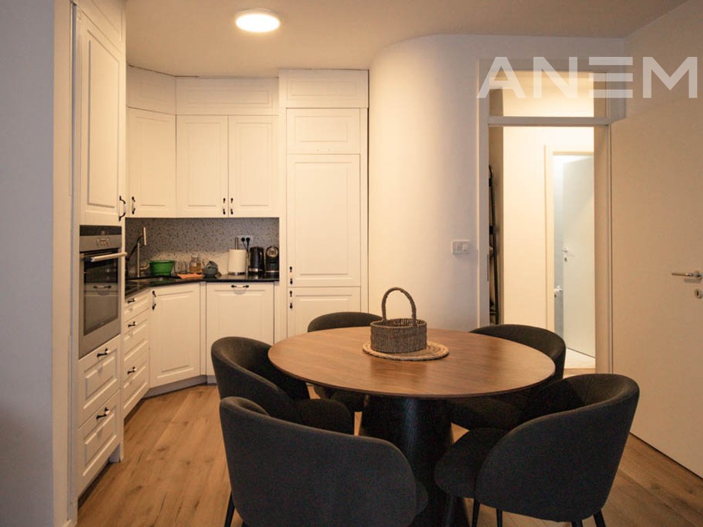 Banesë në shitje 78m² në lagjen Lakrishtë