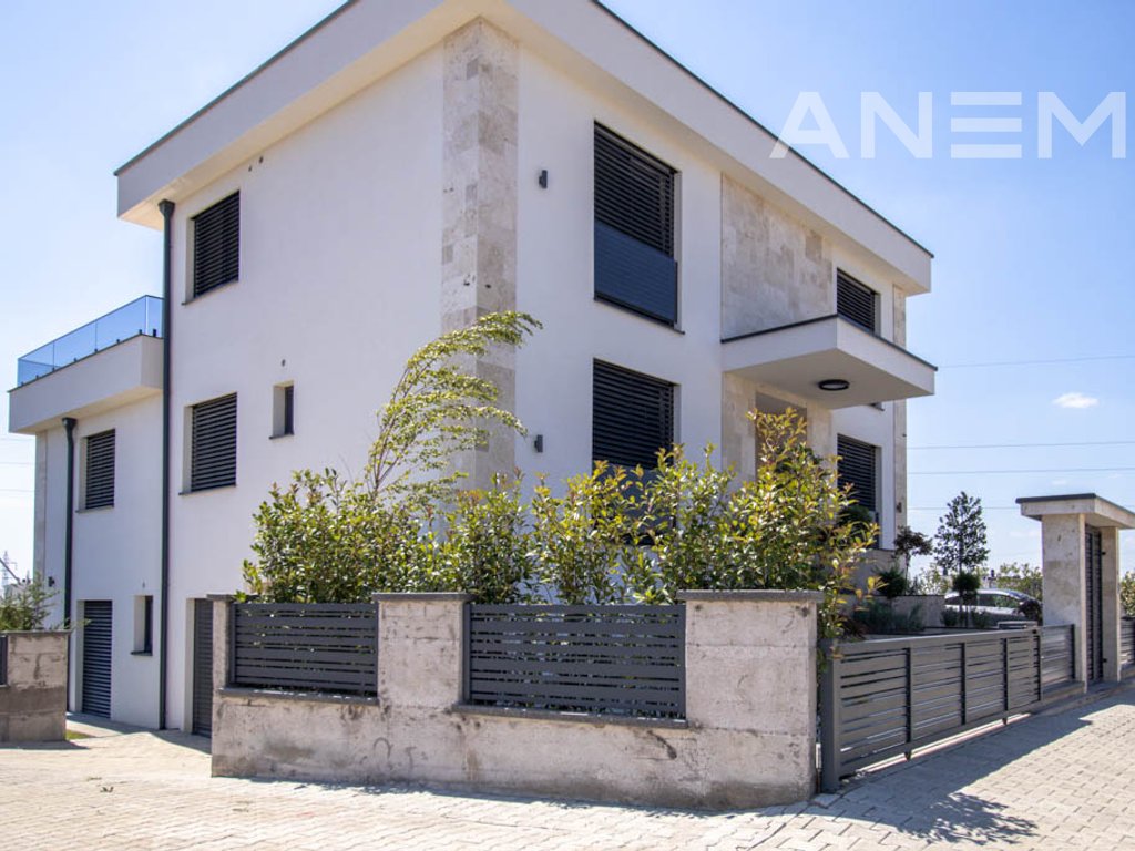 Shtëpi në shitje 550m² në Veternik