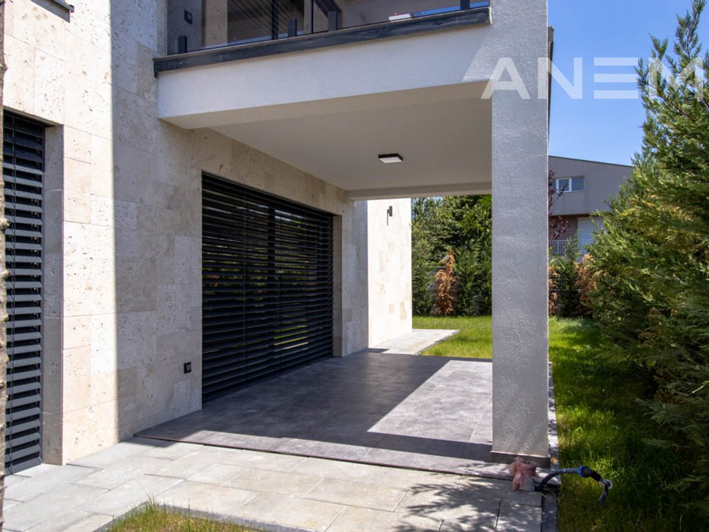 Shtëpi në shitje 550m² në Veternik