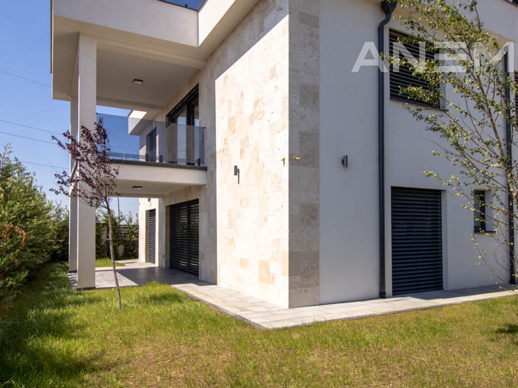 Shtëpi në shitje 550m² në Veternik