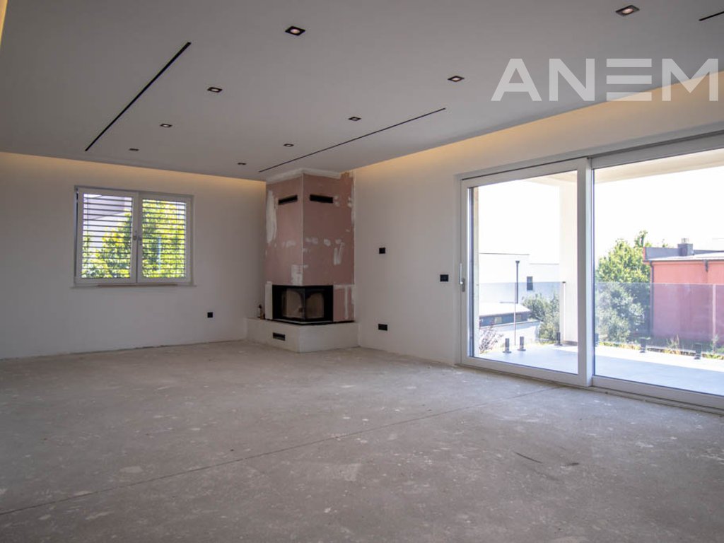 Shtëpi në shitje 550m² në Veternik