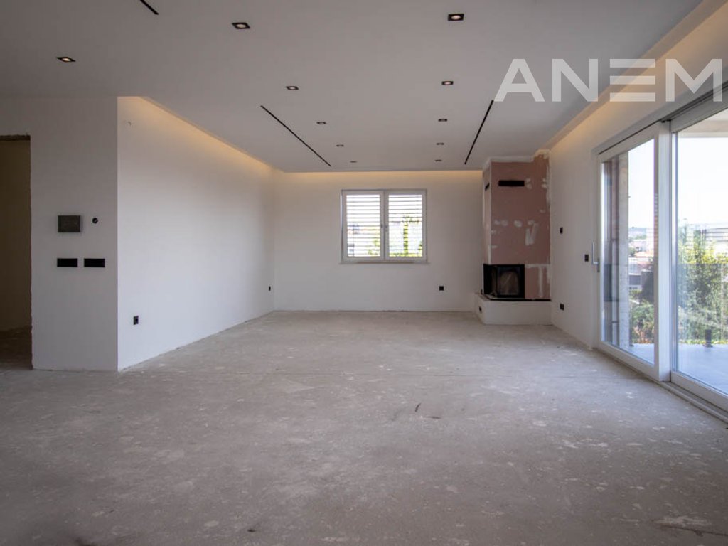 Shtëpi në shitje 550m² në Veternik