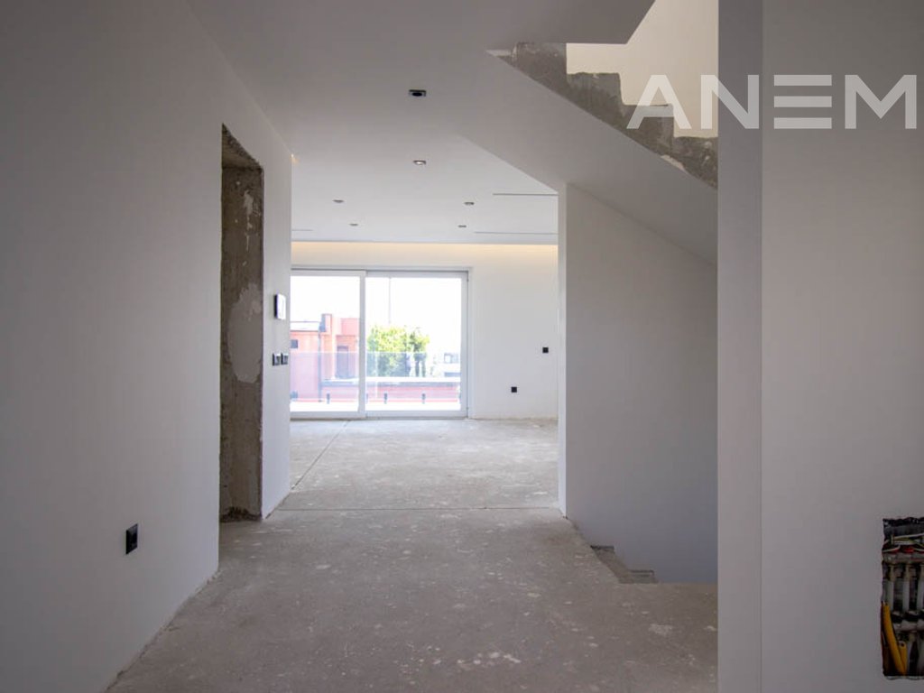 Shtëpi në shitje 550m² në Veternik