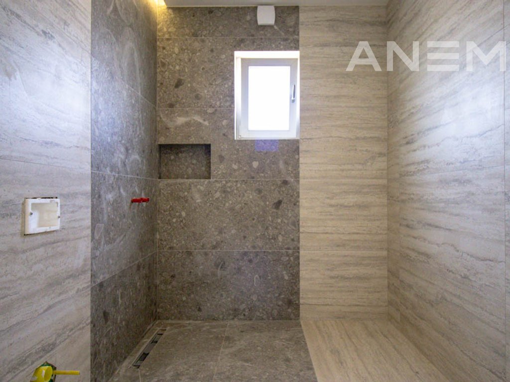 Shtëpi në shitje 550m² në Veternik
