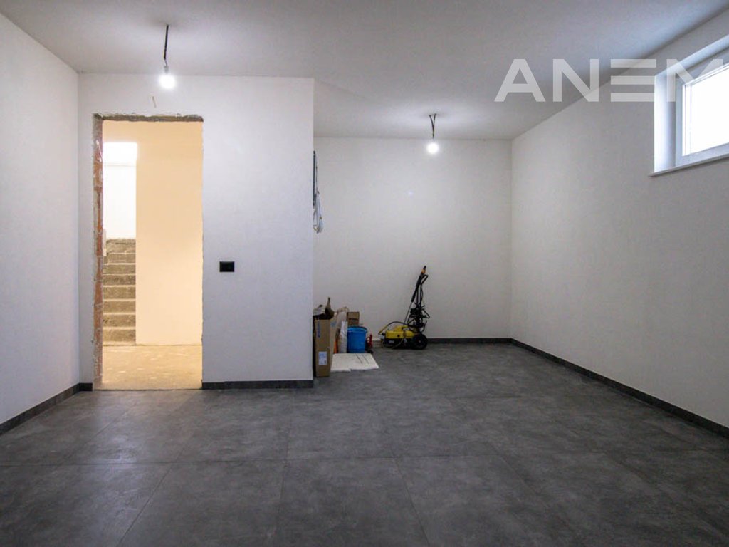 Shtëpi në shitje 550m² në Veternik