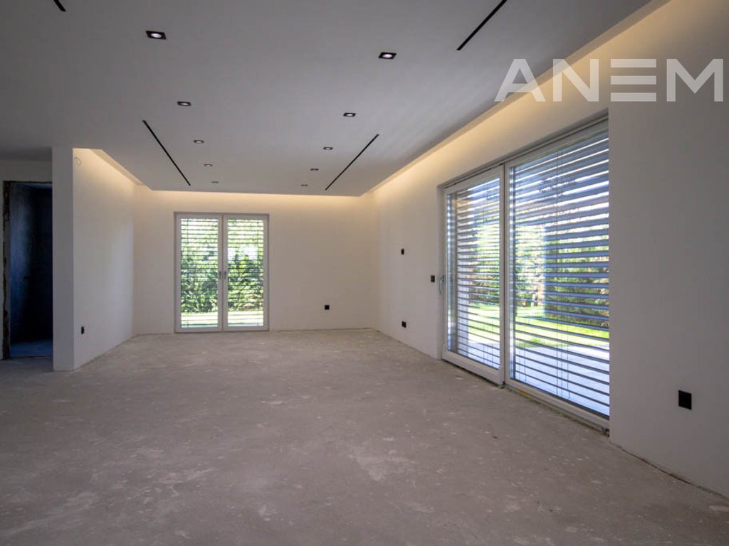 Shtëpi në shitje 550m² në Veternik