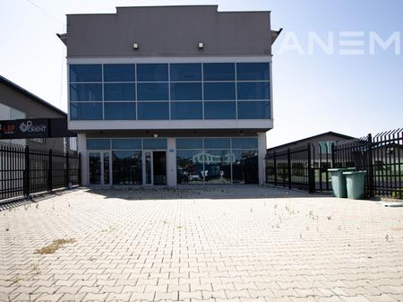 Objekt me qira 835m² në magjistralen Prishinë-Gjilan