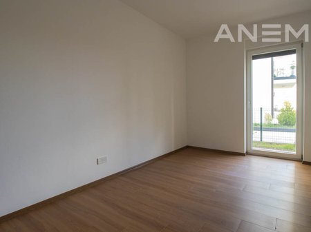 Zyre me qira me 3 hapësira pune në Veternik