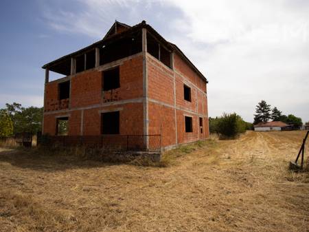Shtëpi në shitje 450m² në Suhadoll