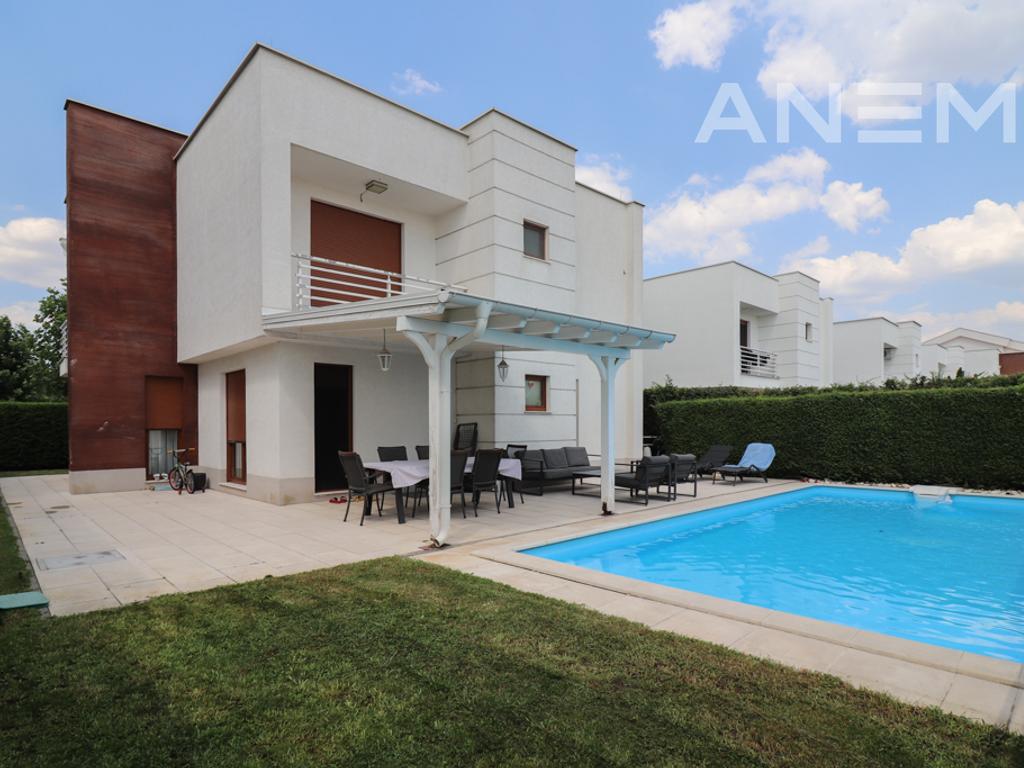 300m² house for rent in Marigona Residence