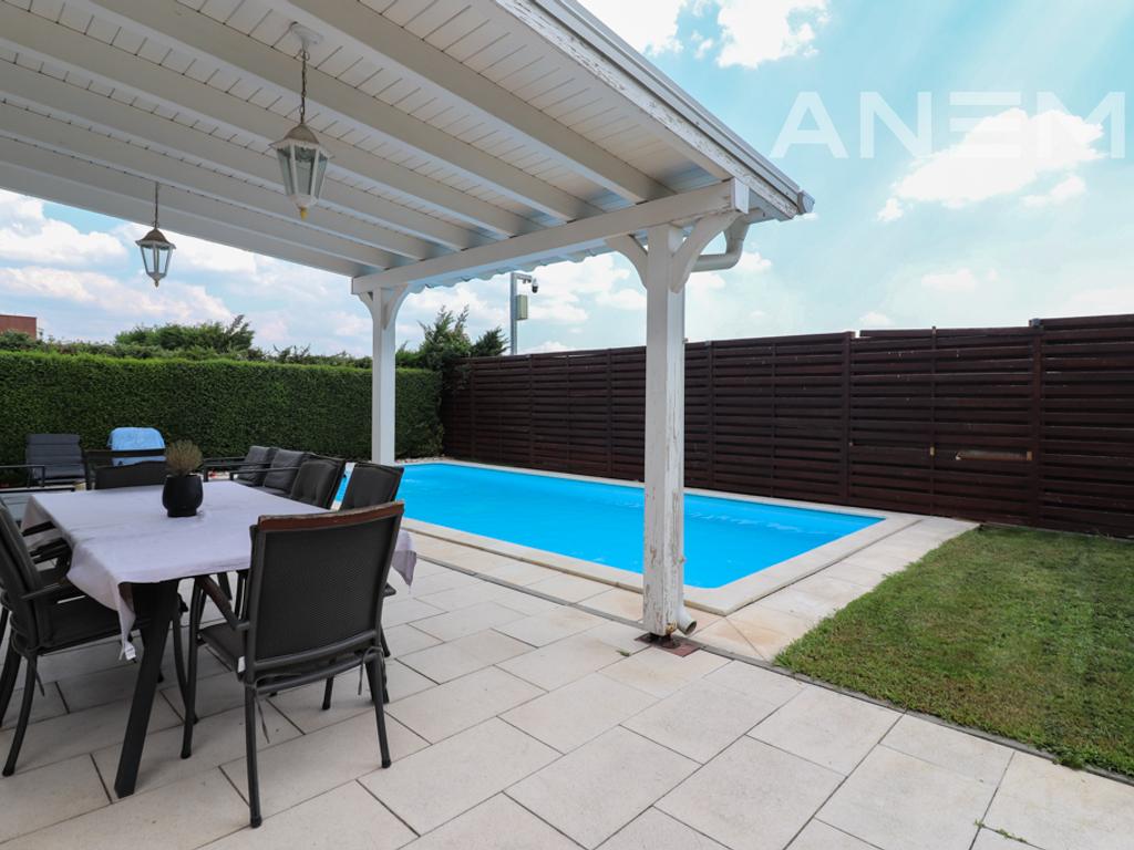 300m² house for rent in Marigona Residence