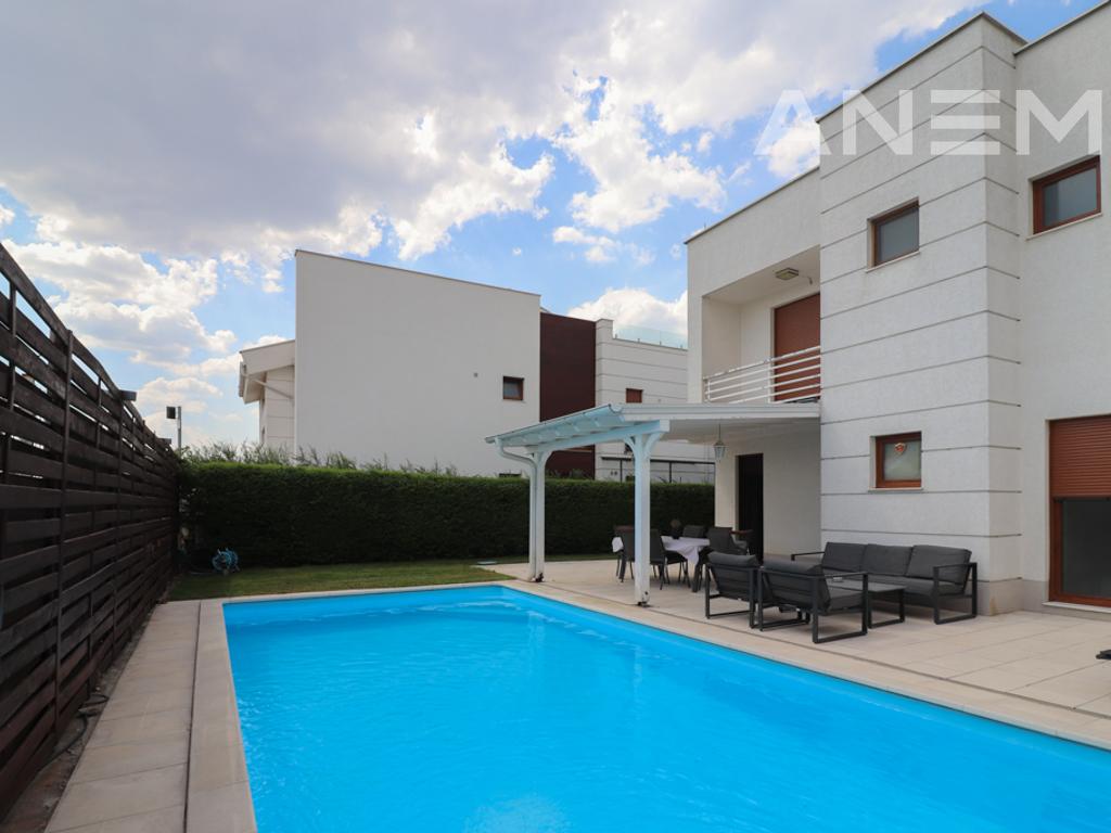 300m² house for rent in Marigona Residence
