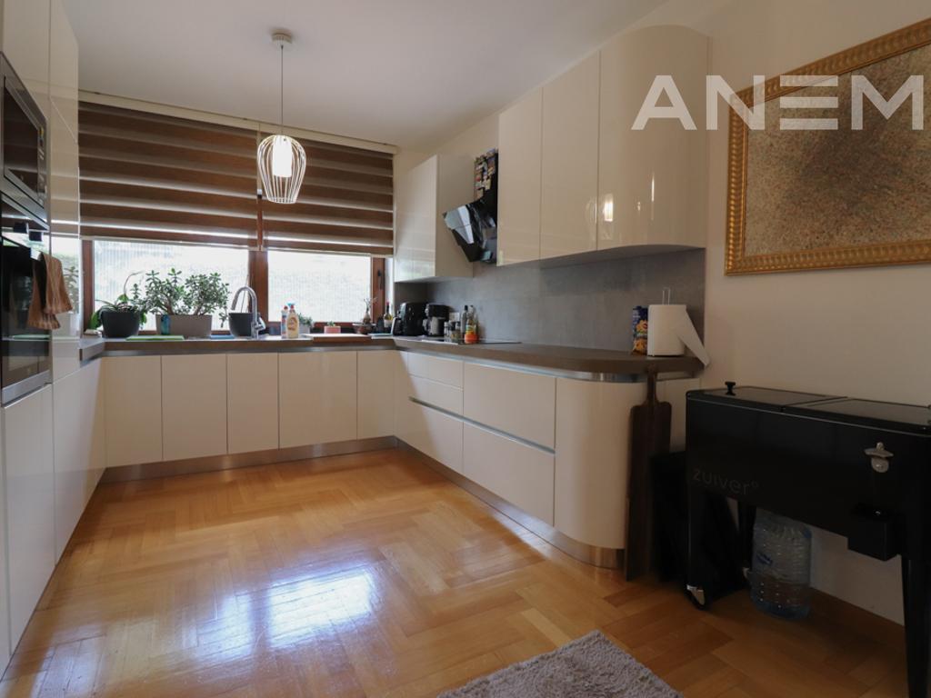300m² house for rent in Marigona Residence