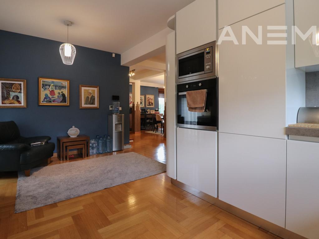 300m² house for rent in Marigona Residence