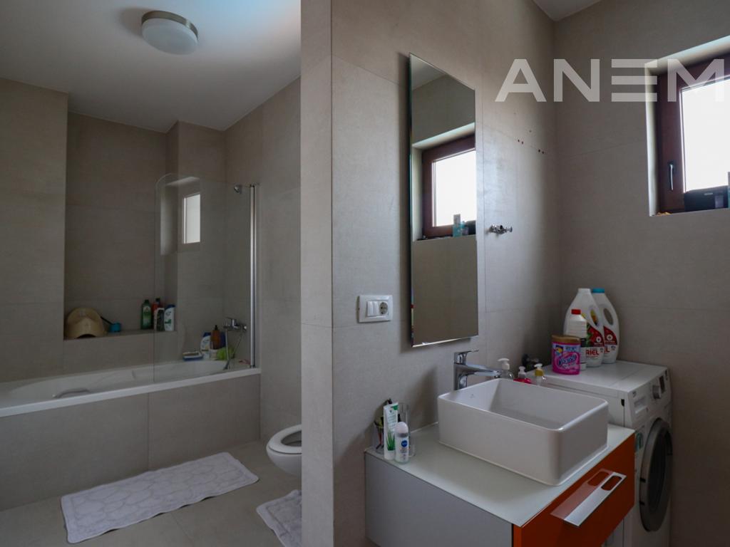 300m² house for rent in Marigona Residence
