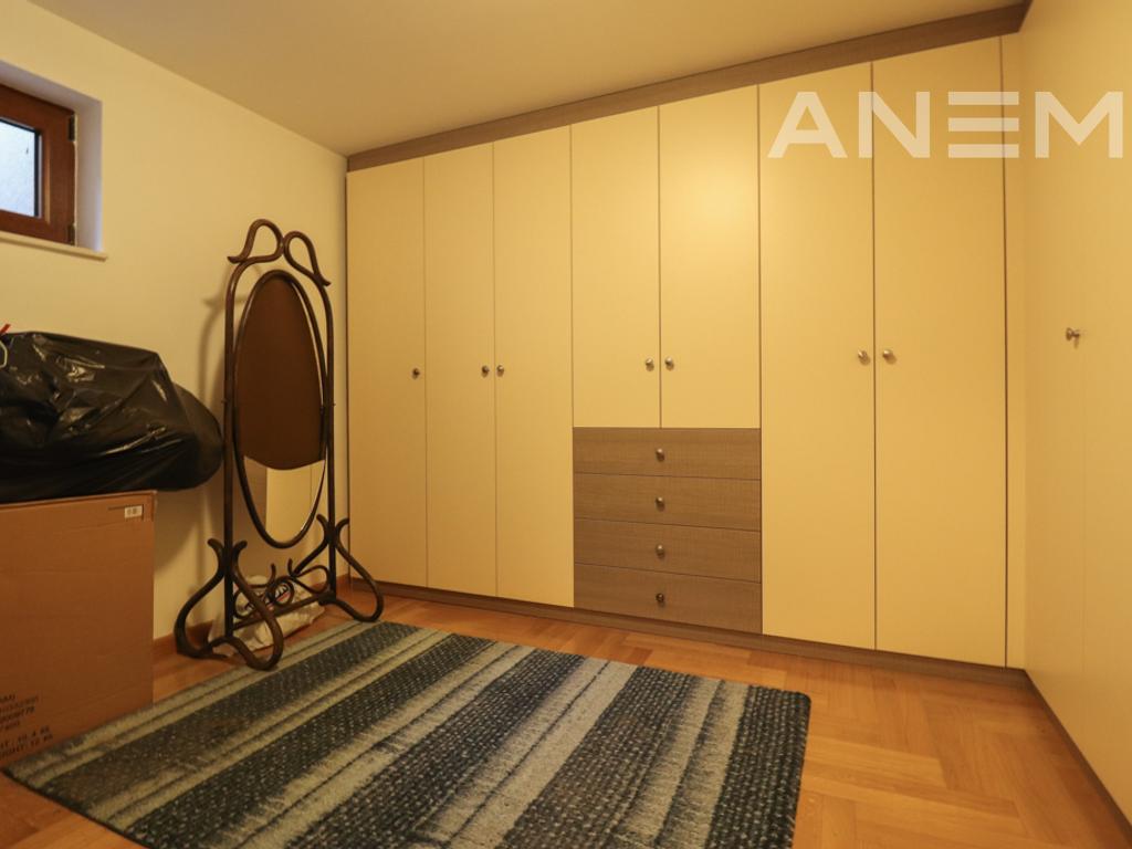 300m² house for rent in Marigona Residence
