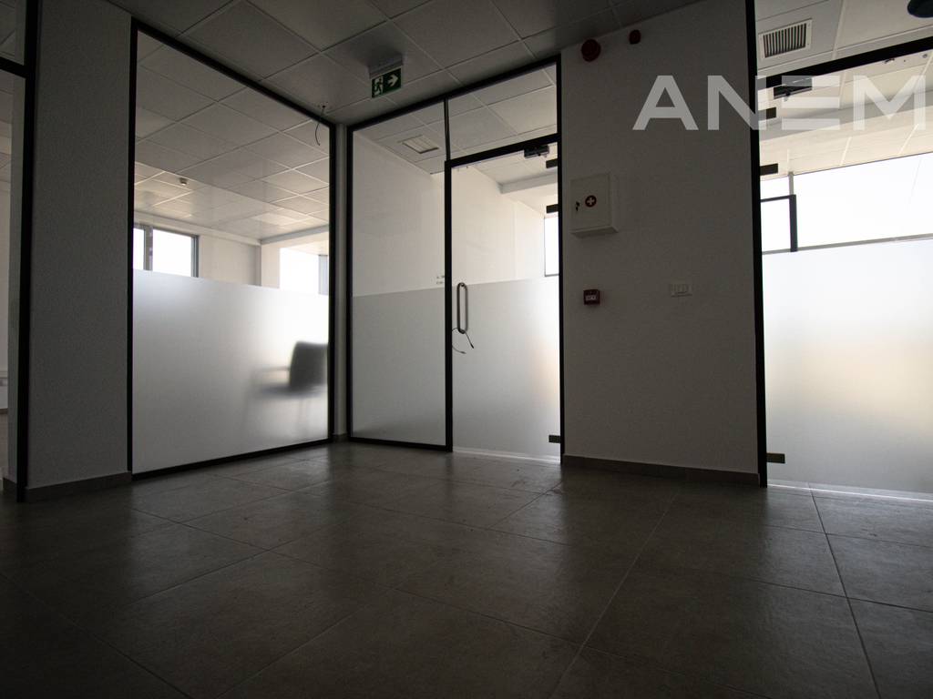 Objekt me qira 835m² në magjistralen Prishinë-Gjilan
