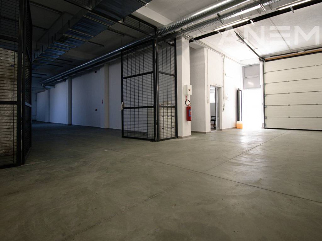 Objekt me qira 835m² në magjistralen Prishinë-Gjilan