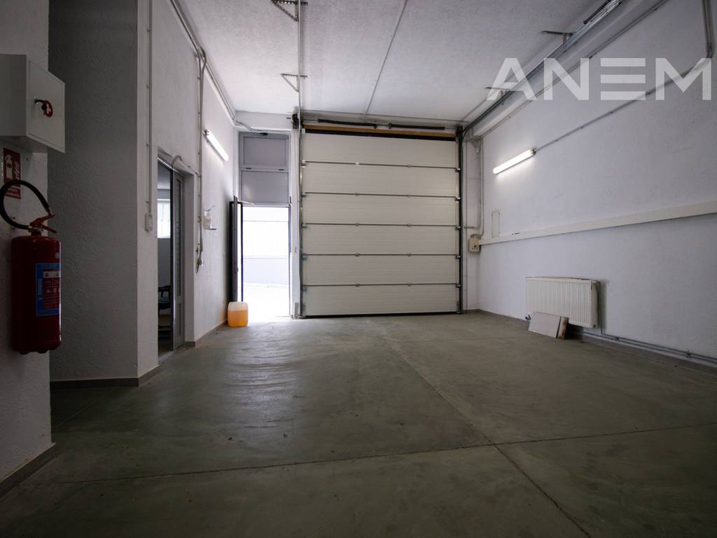 Objekt me qira 835m² në magjistralen Prishinë-Gjilan