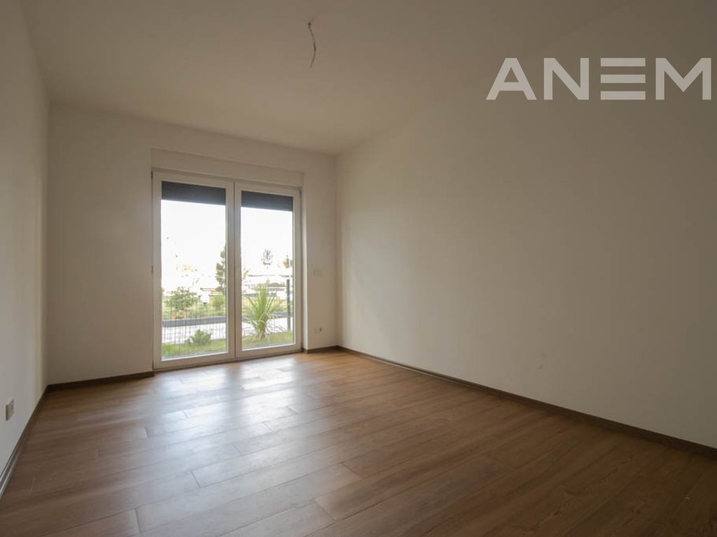 Zyre me qira me 3 hapësira pune në Veternik
