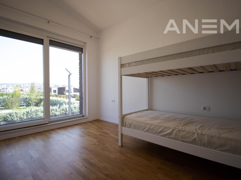 Shtëpi në shitje 190m² në Veternik