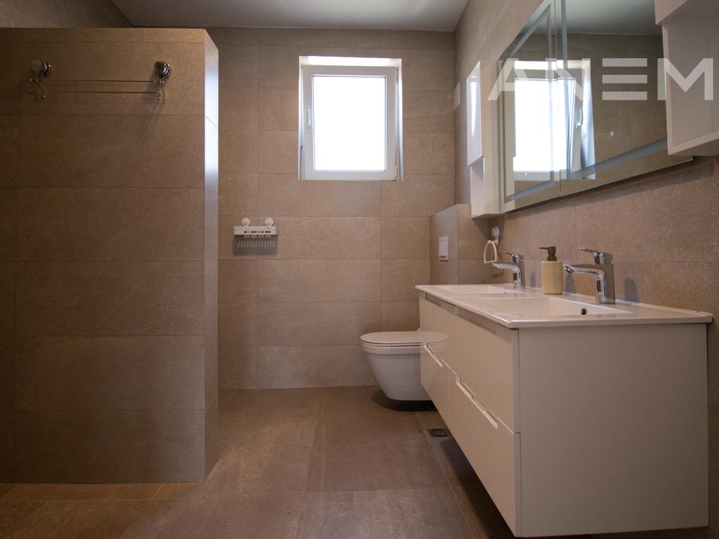 Shtëpi në shitje 190m² në Veternik