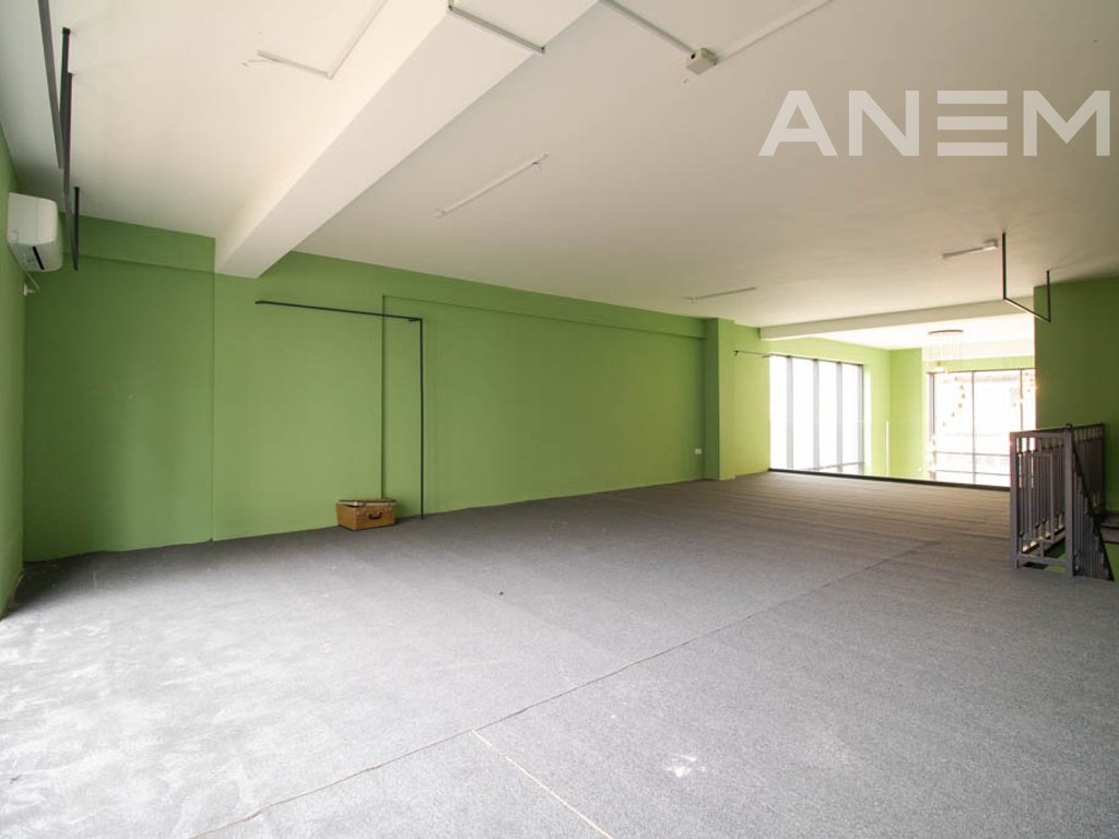 Lokal me qira 165m² në Mahallën e Muhaxherëve