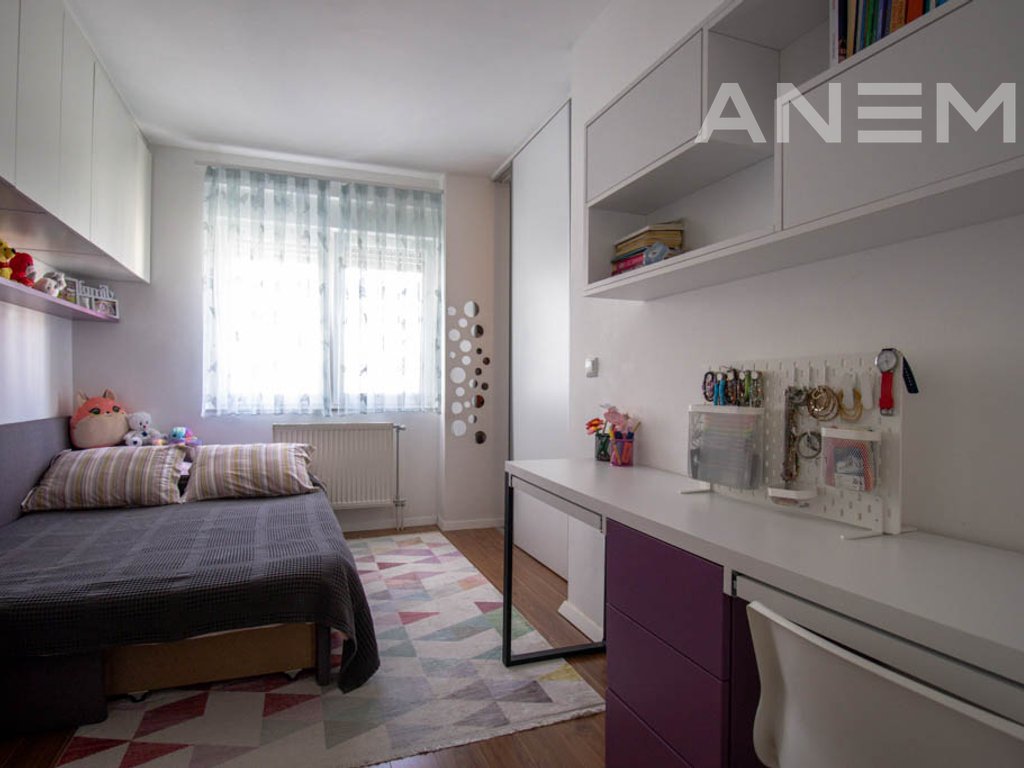 Banesë në shitje 87m² në Rrugën C