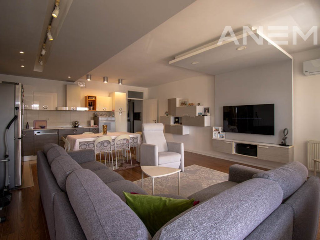 Banesë në shitje 87m² në Rrugën C