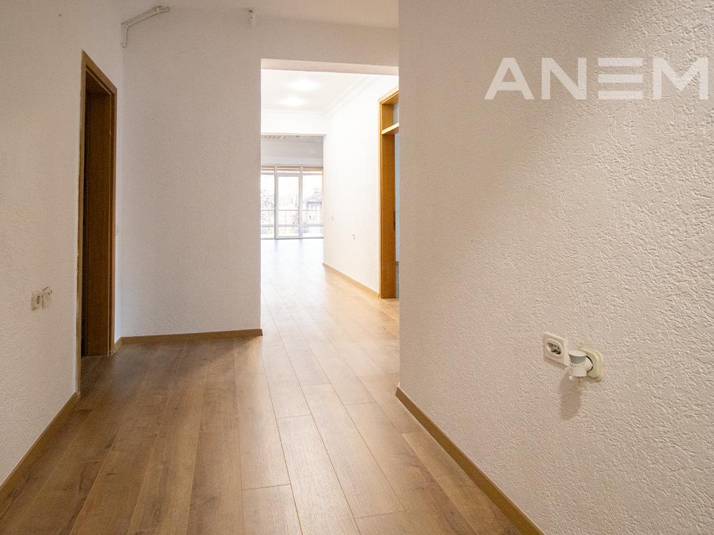 Zyre me qira me 5 hapësira pune në Qendër