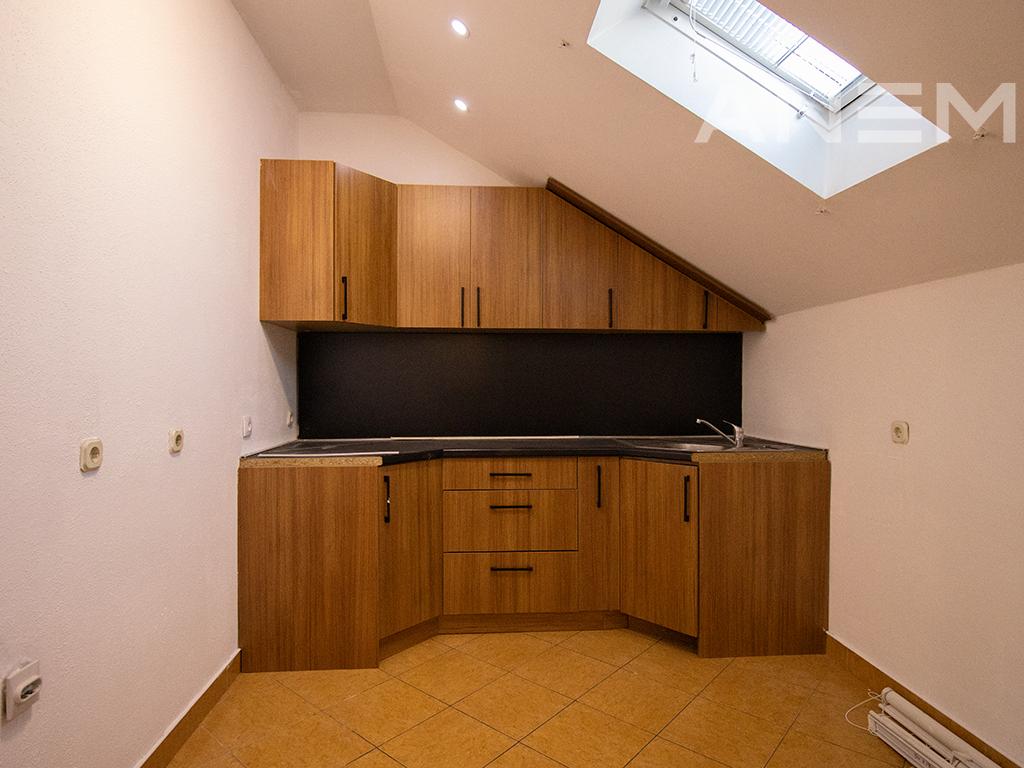 Zyre me qira me 5 hapësira pune në Qendër