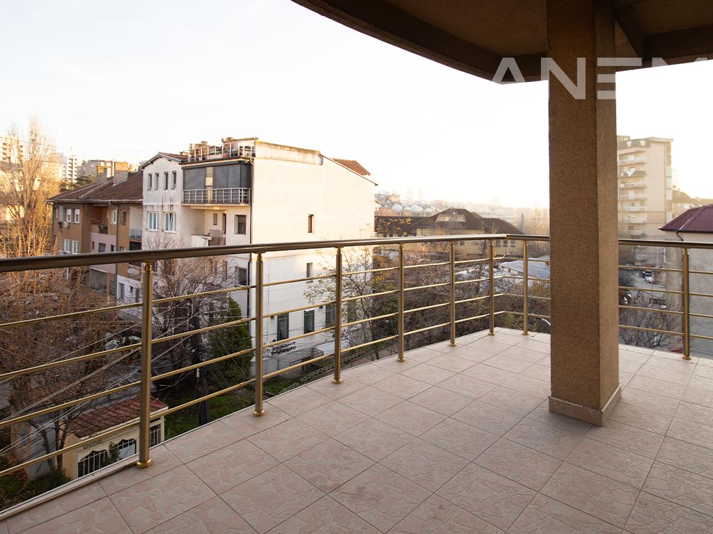 Zyre me qira me 5 hapësira pune në Qendër