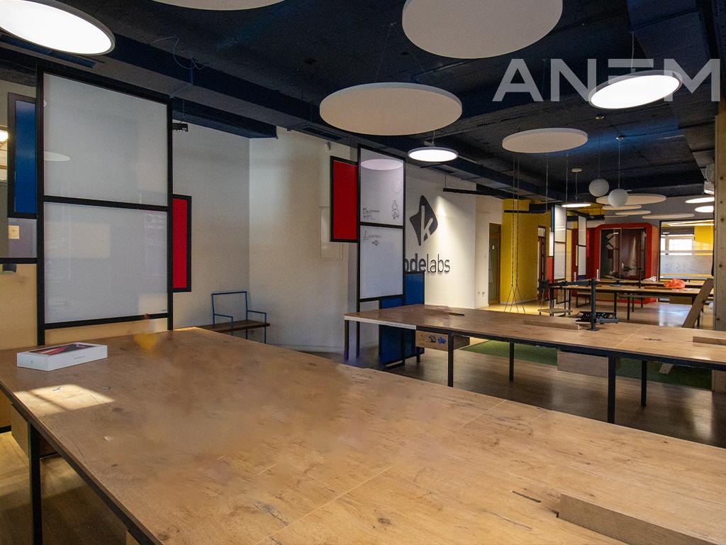 Office for rent with 3 workspaces in Pejton