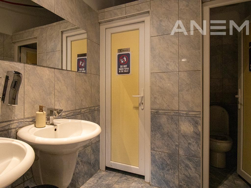 Office for rent with 3 workspaces in Pejton