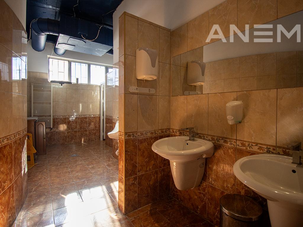 Office for rent with 3 workspaces in Pejton