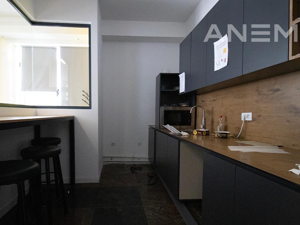 Office for rent with 3 workspaces in Pejton