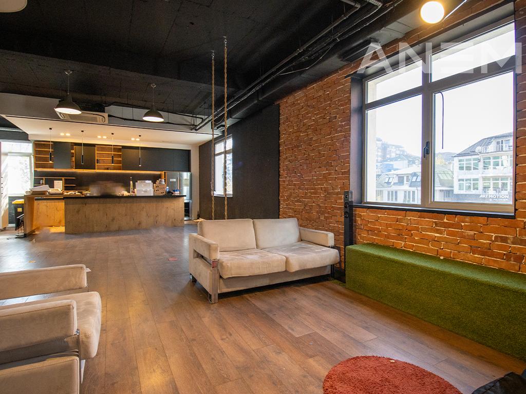 Office for rent with 3 workspaces in Pejton