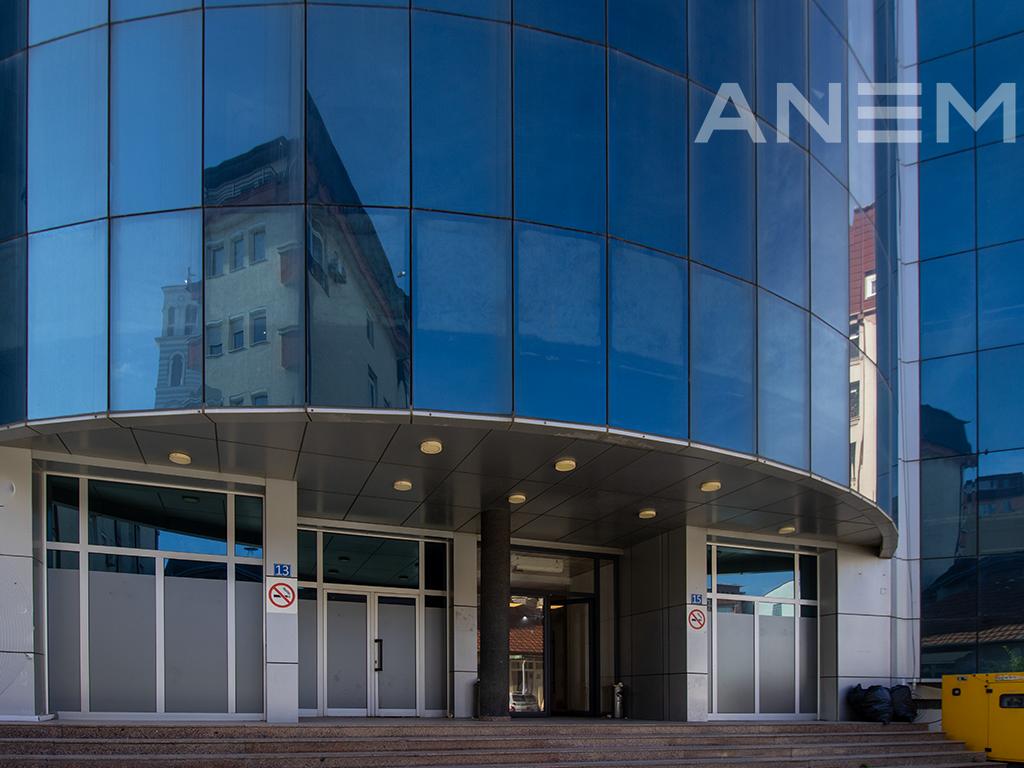 Office for rent with 3 workspaces in Pejton