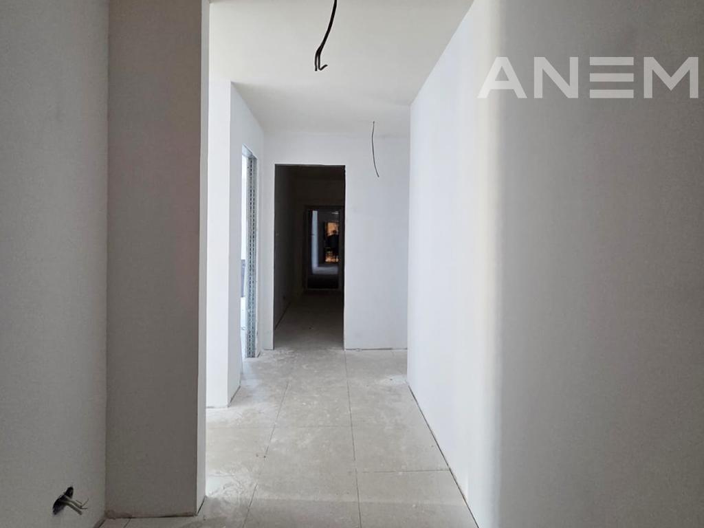 Banesë në shitje 190.55m² + 51.55m² tarracë në Marigona hill