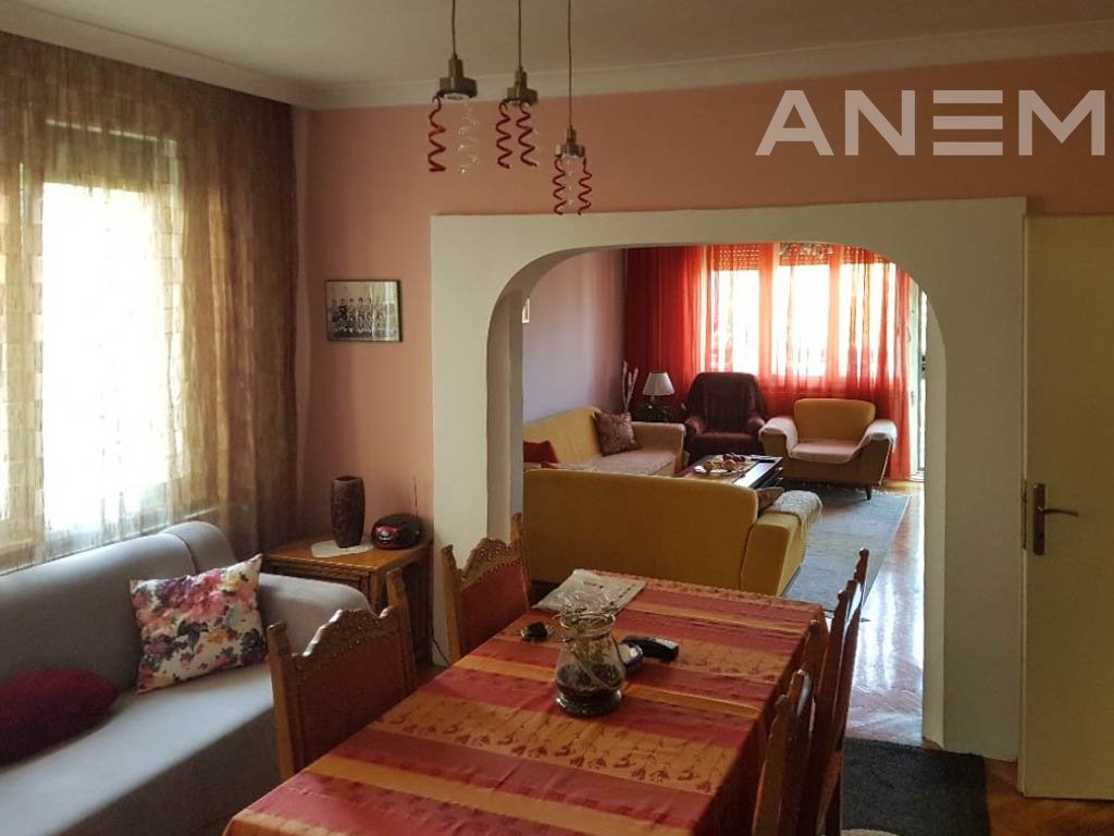 Shtëpi në shitje 260m² në lagjen Taslixhe