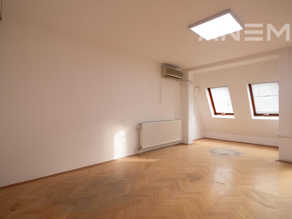 Store for rent 360m² in the Pejton neighborhood