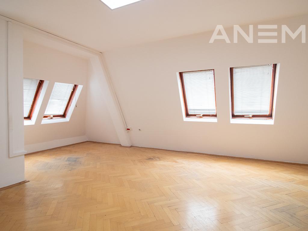 Store for rent 360m² in the Pejton neighborhood