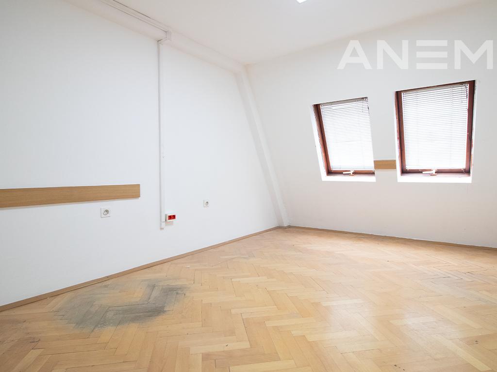 Store for rent 360m² in the Pejton neighborhood