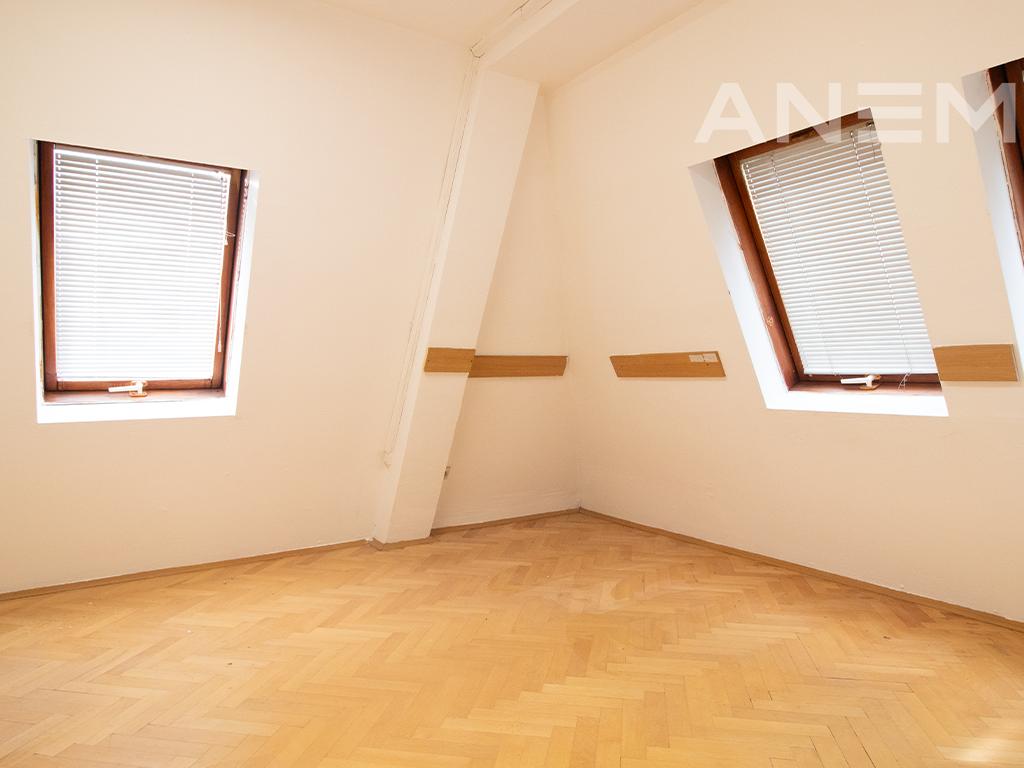 Store for rent 360m² in the Pejton neighborhood