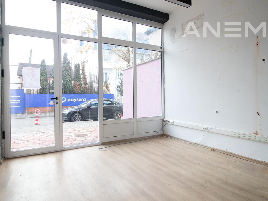 Store for rent 360m² in the Pejton neighborhood