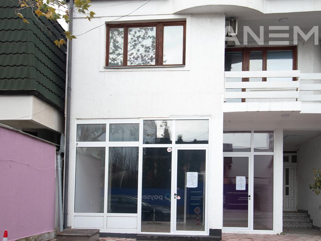 Store for rent 360m² in the Pejton neighborhood
