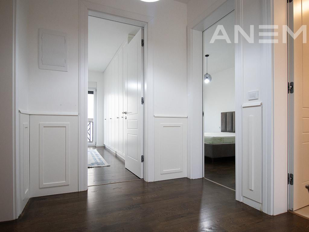 House for rent 300m2 in the Royal Green Residence neighborhood