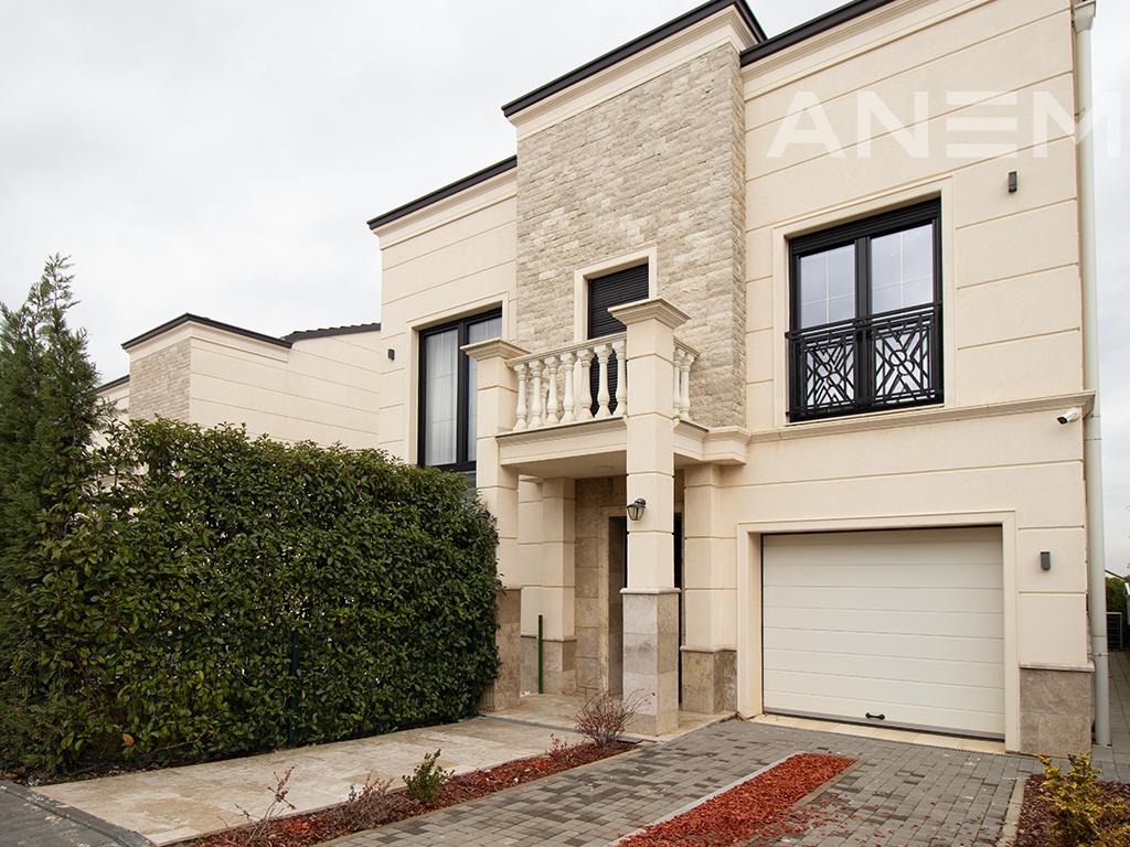 House for rent 300m2 in the Royal Green Residence neighborhood