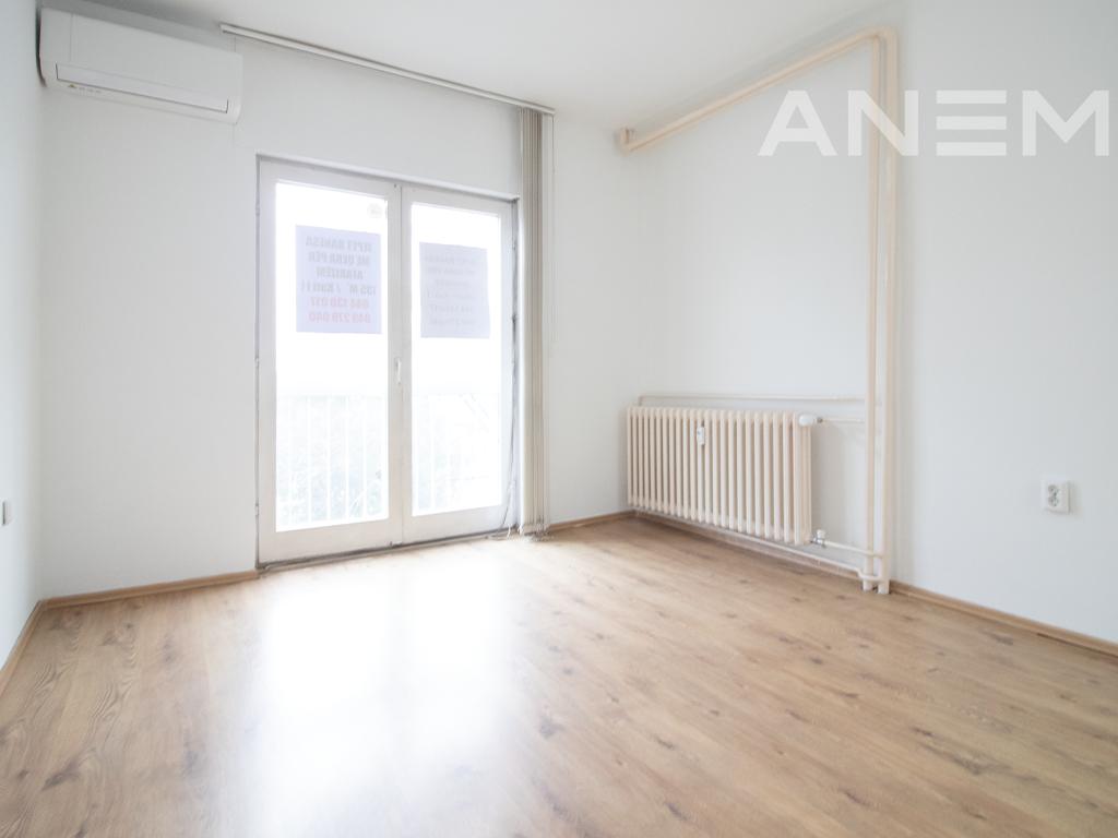 Zyre me qira 65m² në Ulpianë