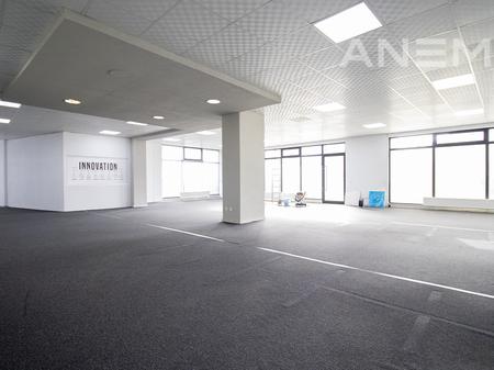 Zyre me qira me 1 hapësirë pune në Tophane